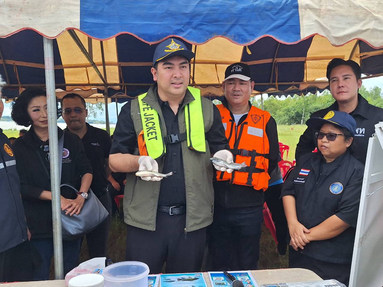 title - รมช.กษ. ลงพื้นที่ติดตามสถานการณ์ปลาหมอคางดำในเขื่อนลำปาว จังหวัดกาฬสินธุ์ 